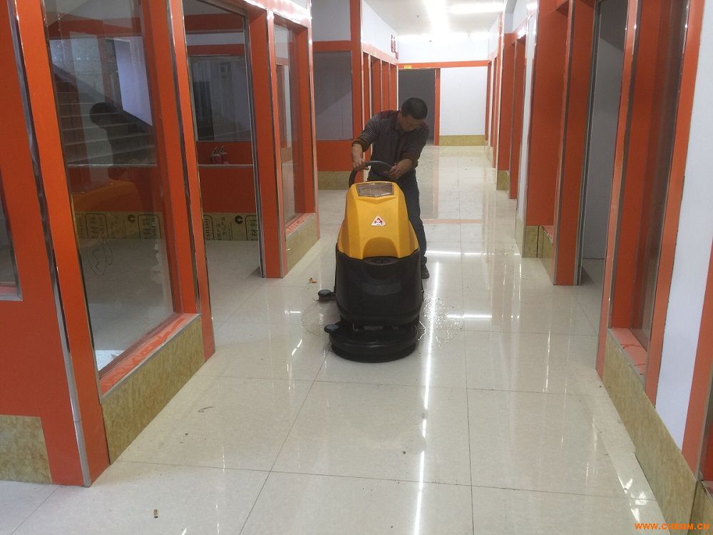 潍坊商场瓷砖地面清洗保洁用艾隆手推式洗地机